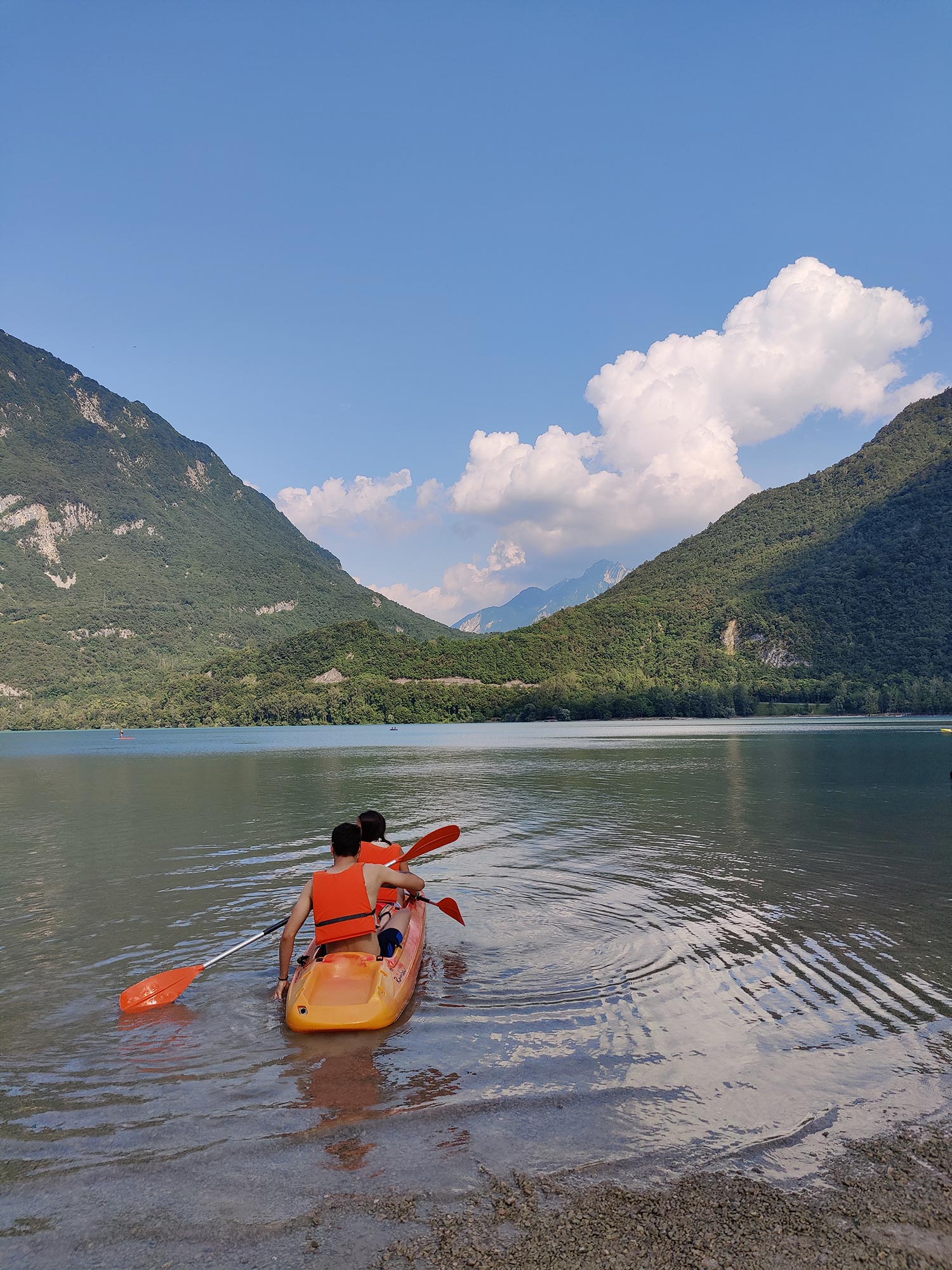 Lago dei Tre comuni. Canoa sul lago © Martina Andenna