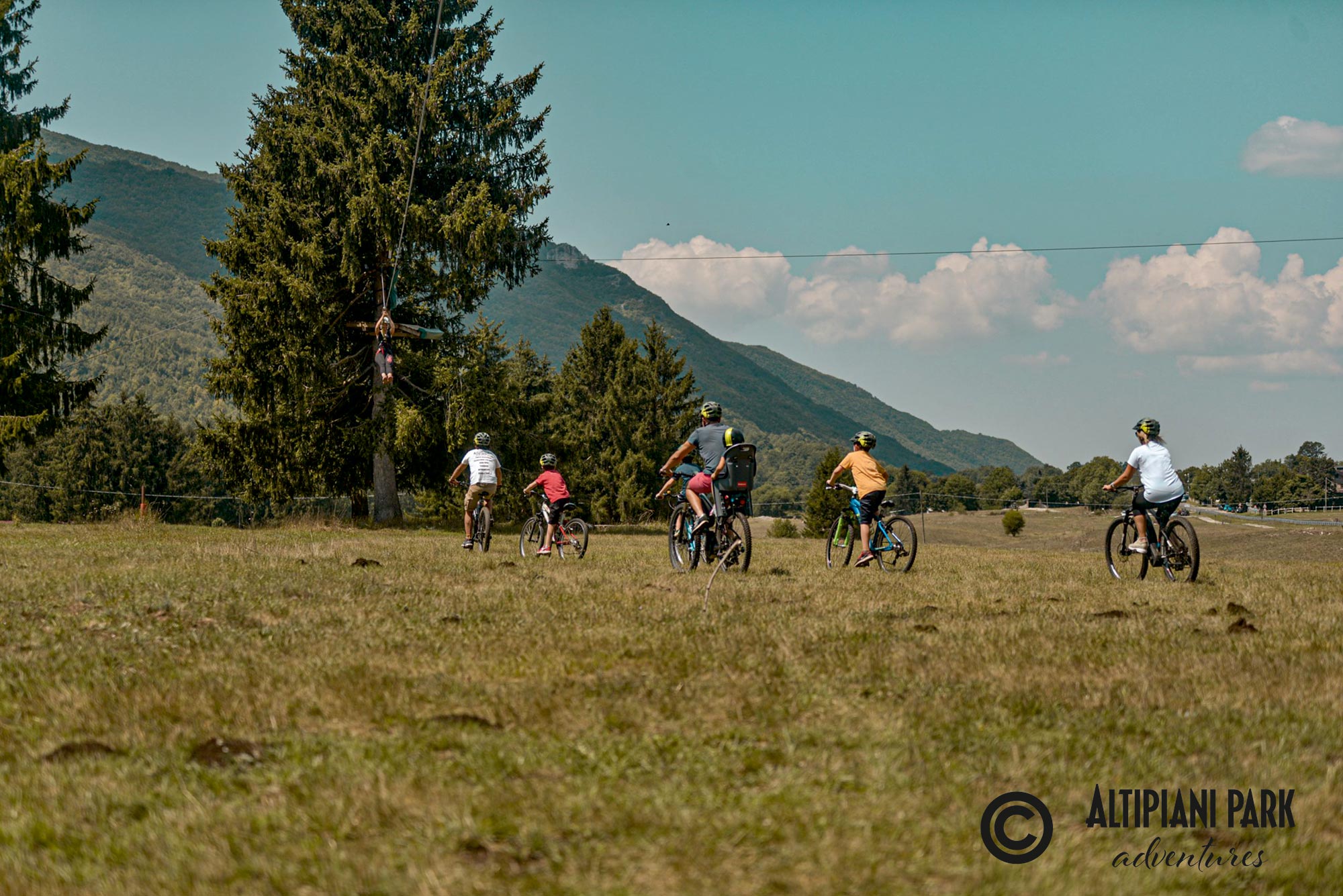Escursioni in MTB per famiglie © Altipiani Adventures Park