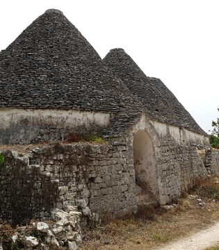 Masseria Satia Piccola in c.da Pascarosa, Ostuni conosciuta come Trullo Sovrano - Prospetto Ovest 1 © proloco.ostuni