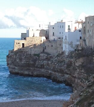 Polignano a mare © Elio Roma - Archivio La rotta dei due mari