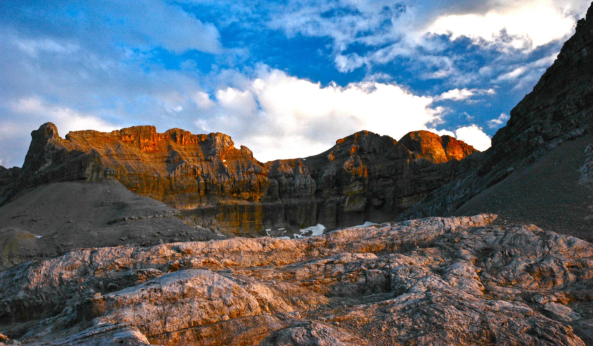 Parco naturale Adamello Brenta Dolomiti di Brenta al tramonto © Flavio Baccoli, concorso fotografico TCI Cieli d'Italia