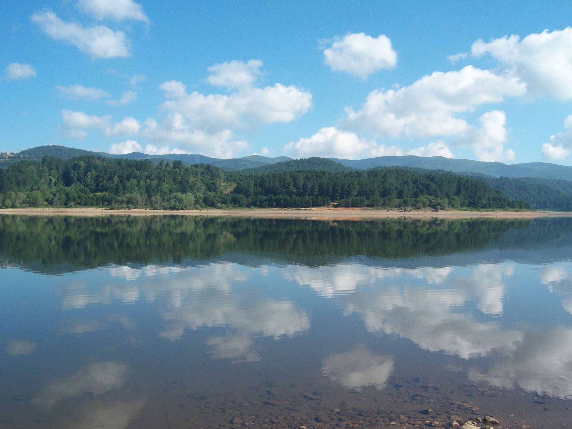 La Sila Grande Il lago Arvo e il cielo capovolto: suggestioni © Demis Gabriel, concorso fotografico TCI Cieli d’Italia