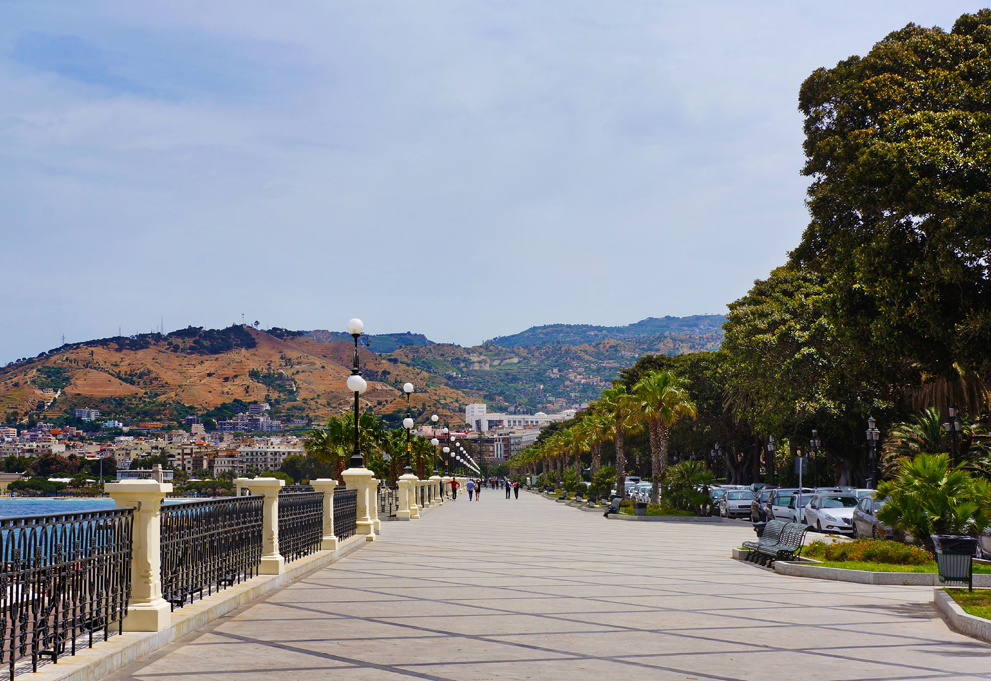 Reggio di Calabria Lungomare Italo Falcomatà © elen_studio/Shutterstock.com