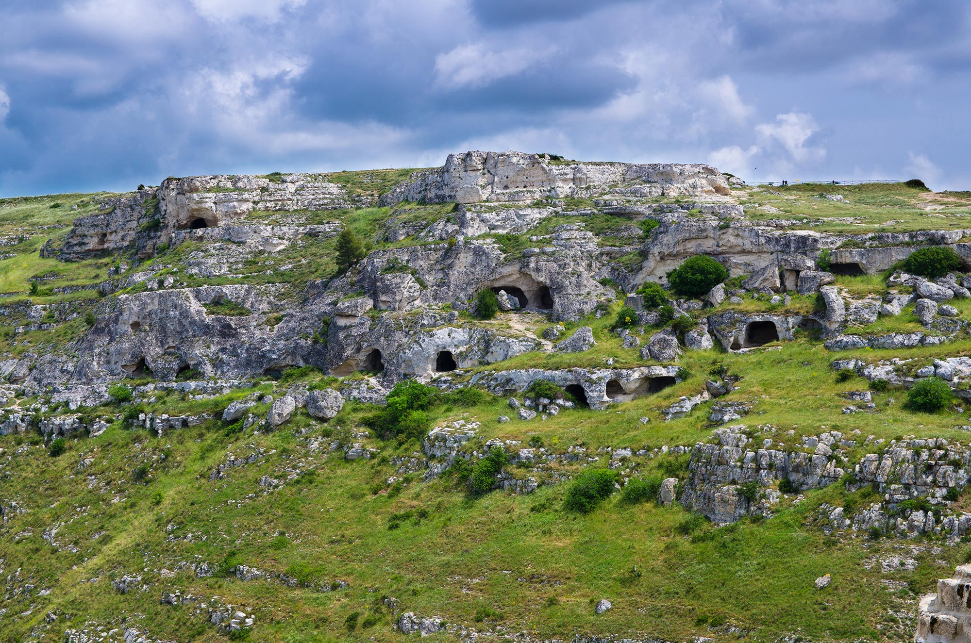 Belvedere di Murgia Timone Il canyon del burrone con rocce e case nelle grotte di Murgia Timone vicino a Matera © Aliaksandr Antanovich/Shutterstock.com