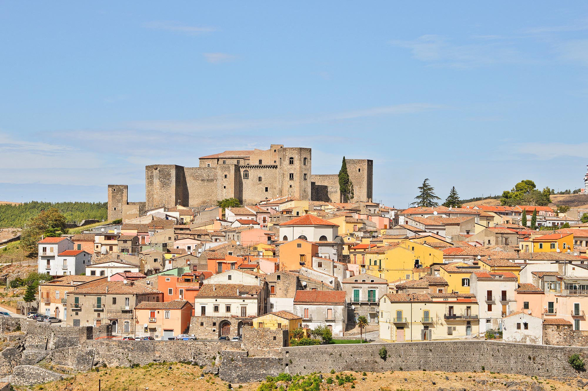 Melfi Melfi e il suo castello © Giambattista Lazazzera/Shutterstock.com