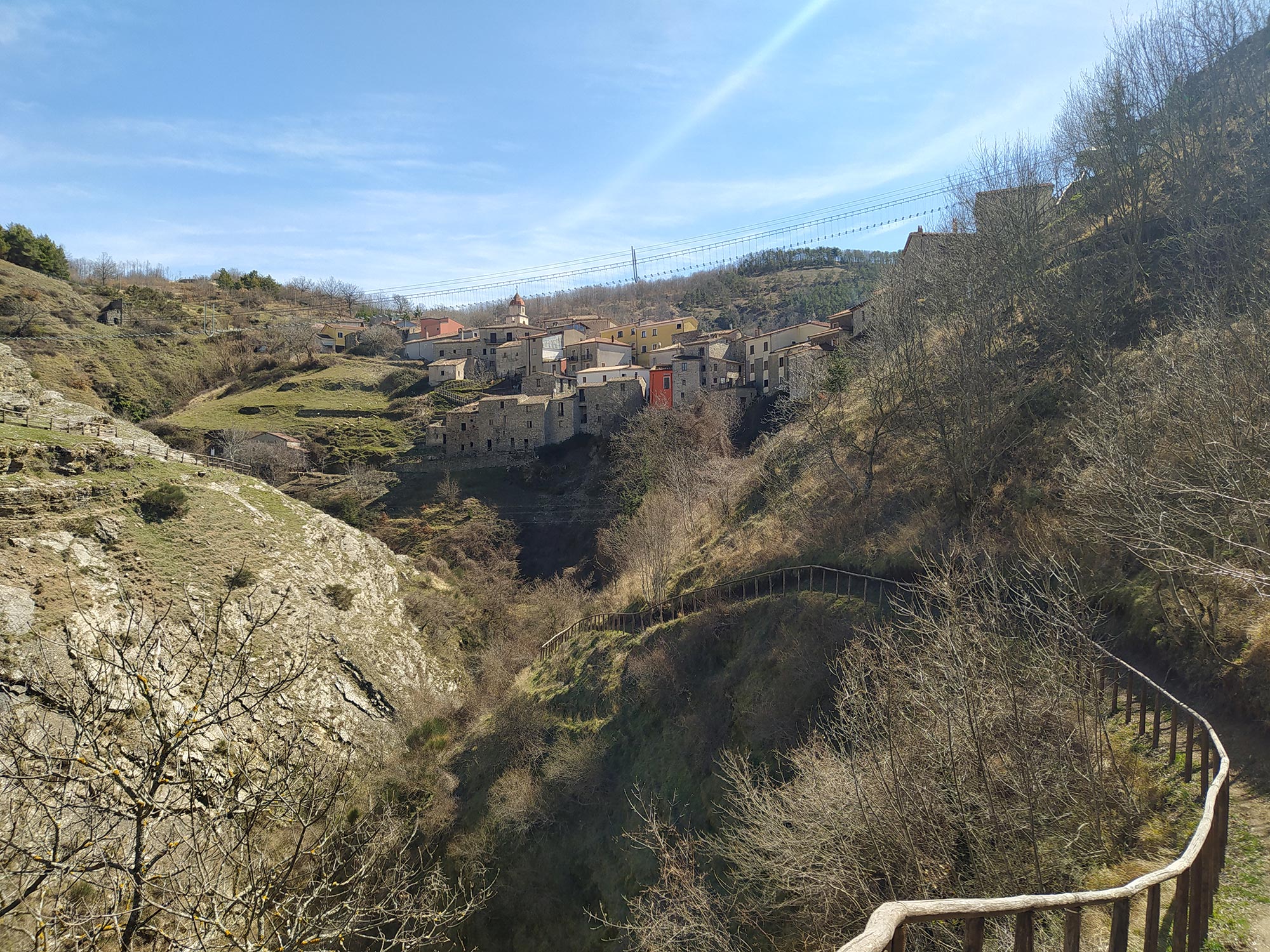 Sasso di Castalda Il ponte alla Luna a Sasso di Castalda © Angela.doti, CC BY-SA 4.0, via Wikimedia Commons