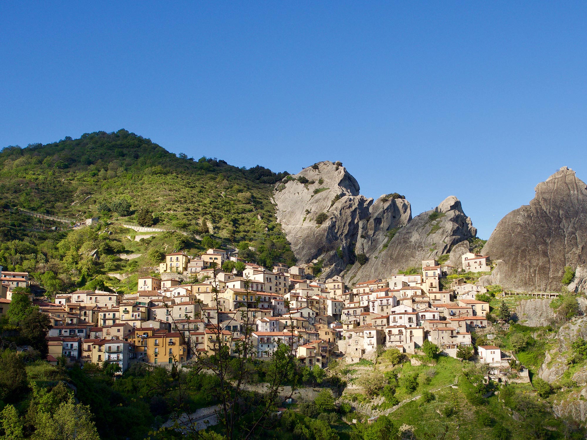 Castelmezzano Il borgo di Castelmezzano © Francesco Bandolin, concorso fotografico TCI Borghi d’Italia