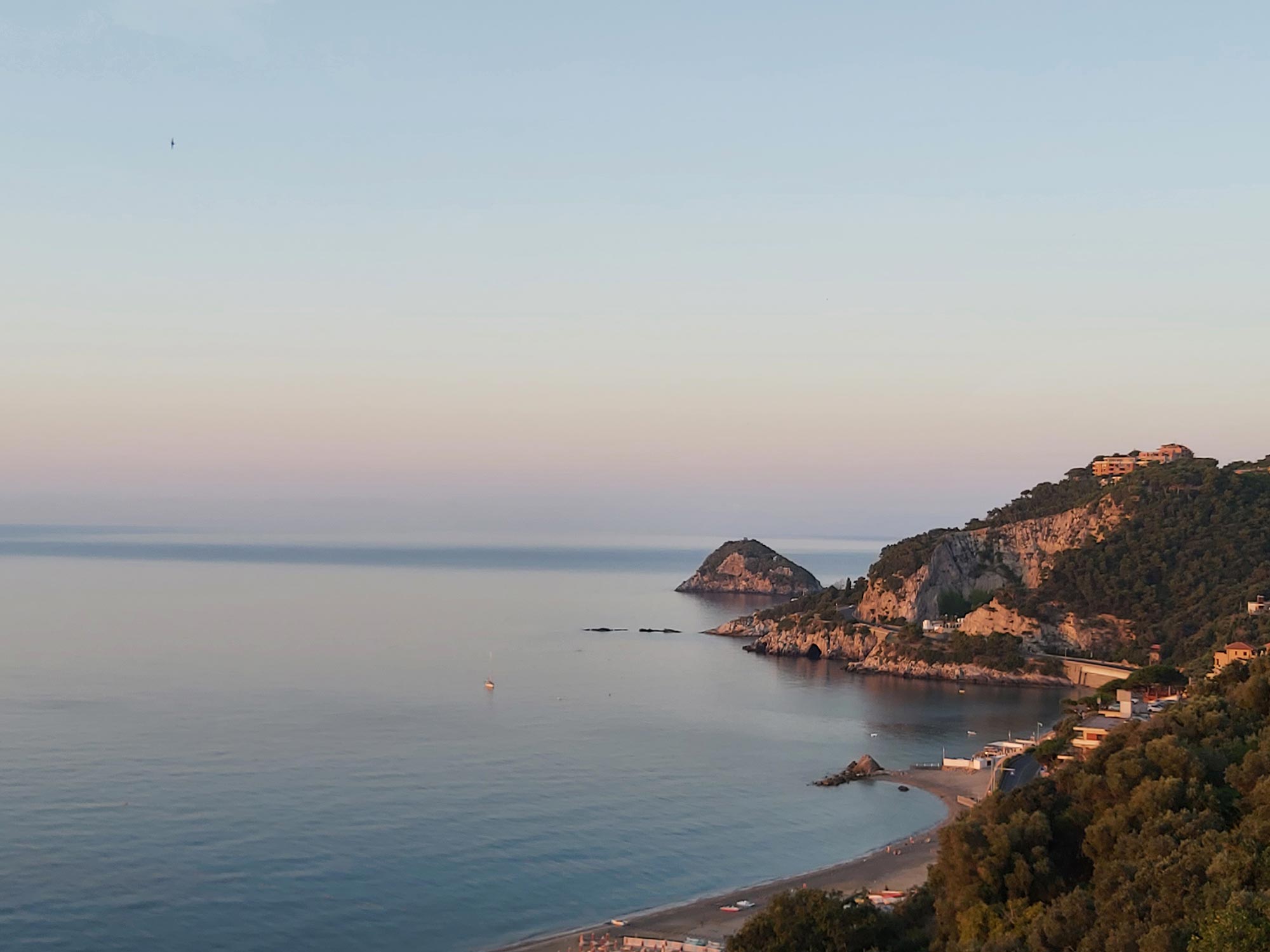 Isola Bergeggi Panorama con vista isola Bergeggi © Monica Farci