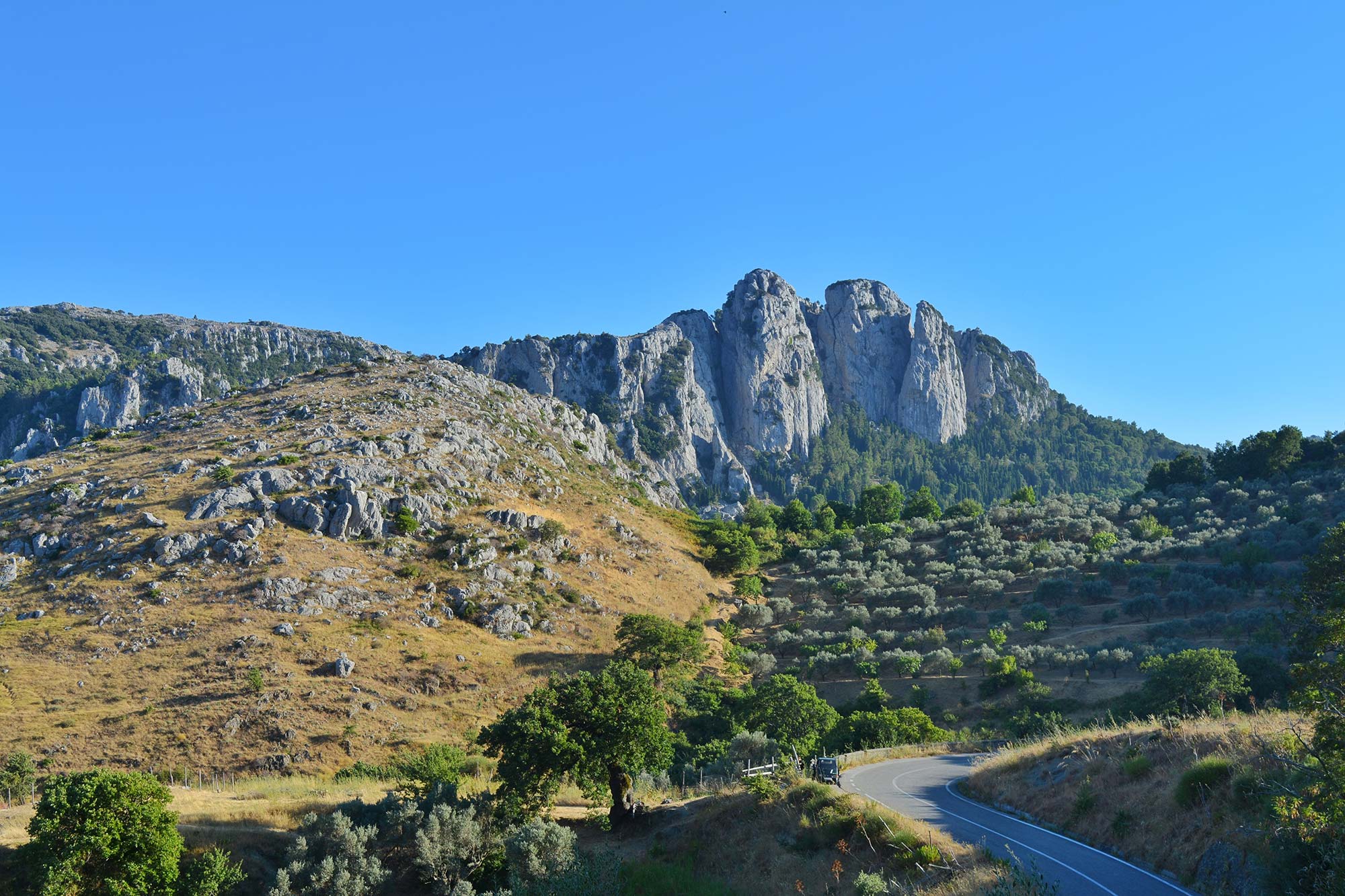 Canolo Le montagne nei pressi di Canolo © francesco.trip / Shutterstock.com