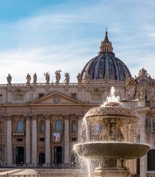 Basilica di San Pietro La facciata della Basilica di San Pietro in Vaticano © Christopher Moswitzer/Shuttestock.com