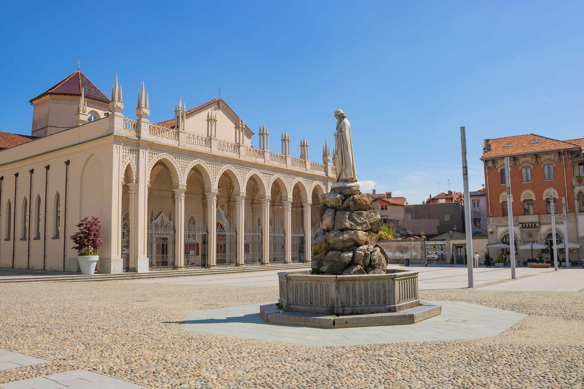 Biella Piazza Duomo © ElisabettaCavagnino/Shutterstock.com