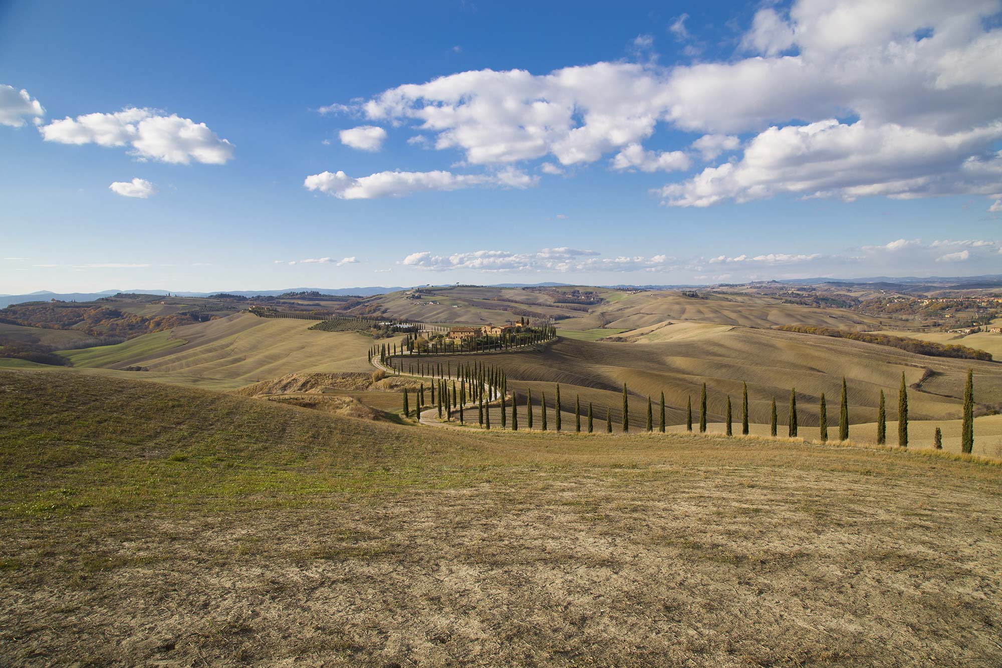 Asciano Le Crete Senesi intorno ad Asciano © Giuseppe Santoro/Concorso fotografico TCI Borghi d’Italia