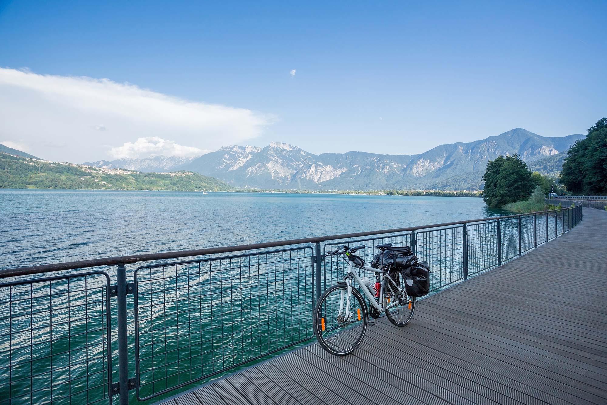 Caldonazzo In bici costeggiando il lago di Caldonazzo © Florian Augustin/Shutterstock.com