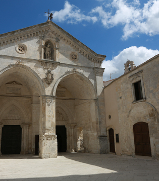 Santuario di S. Michele Arcangelo © A. Rossi, Camaleo S.r.l. (Rm) - in collaborazione con la Basilica Santuario di San Michele Arcangelo