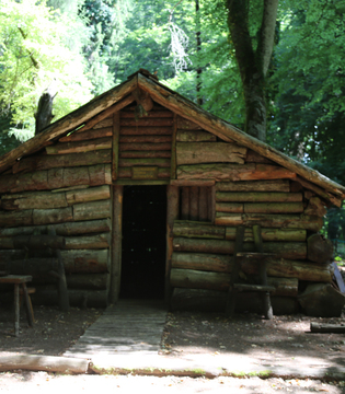 Villaggio carbonai e taglialegna - Foresta Umbra, Parco del Gargano © A.Rossi, Camaleo S.r.l. (Rm) si ringrazia il Comando Generale dell'Arma dei Carabinieri