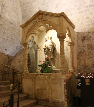 Interno, Santuario di S. Michele Arcangelo © A. Rossi, Camaleo S.r.l. (Rm) - in collaborazione con la Basilica Santuario di San Michele Arcangelo