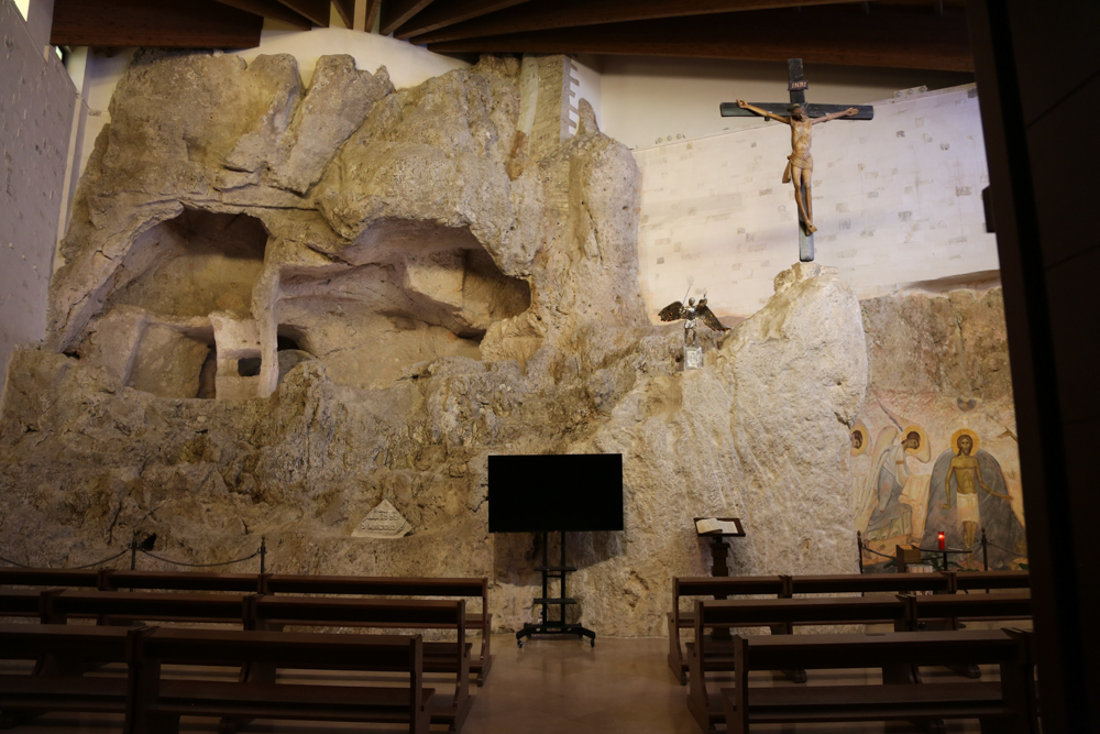La grotta, Santuario di S. Michele Arcangelo © A. Rossi, Camaleo S.r.l. (Rm) - in collaborazione con la Basilica Santuario di San Michele Arcangelo