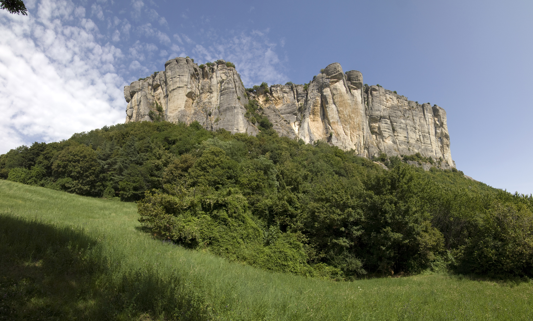 Pietra di Bismantova Panoramica delle pareti meridionali © Mario Vianelli