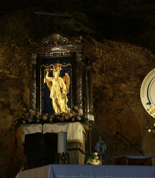 Santuario di S. Michele Arcangelo © A. Rossi, Camaleo S.r.l. (Rm) - in collaborazione con la Basilica Santuario di San Michele Arcangelo