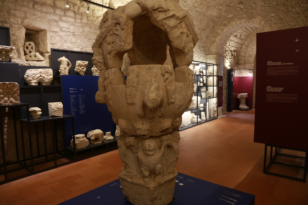 Interno Museo Devozionale del Santuario di S. Michele Arcangelo © A. Rossi, Camaleo S.r.l. (Rm) - in collaborazione con la Basilica Santuario di San Michele Arcangelo
