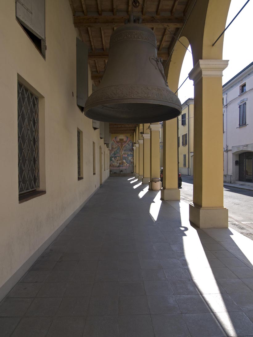 Brescello Via Giglioli, campana di Peppone (Mario Vianelli) © Mario Vianelli