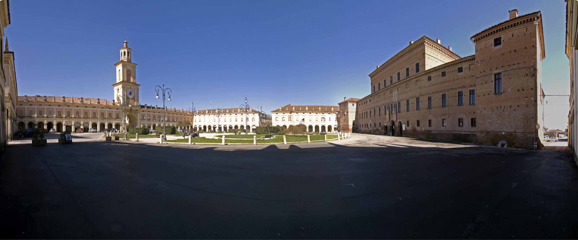 Gualtieri Panoramica di piazza Bentivoglio © Mario Vianelli