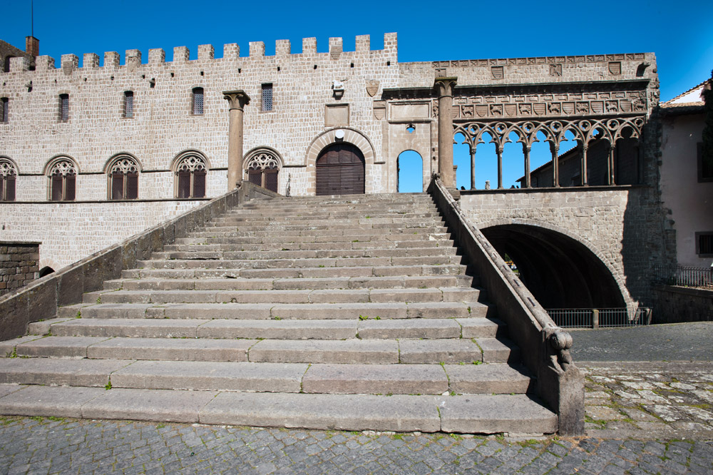 Viterbo Dettaglio della loggia di Palazzo dei Papi ©Fabrizio Ardito