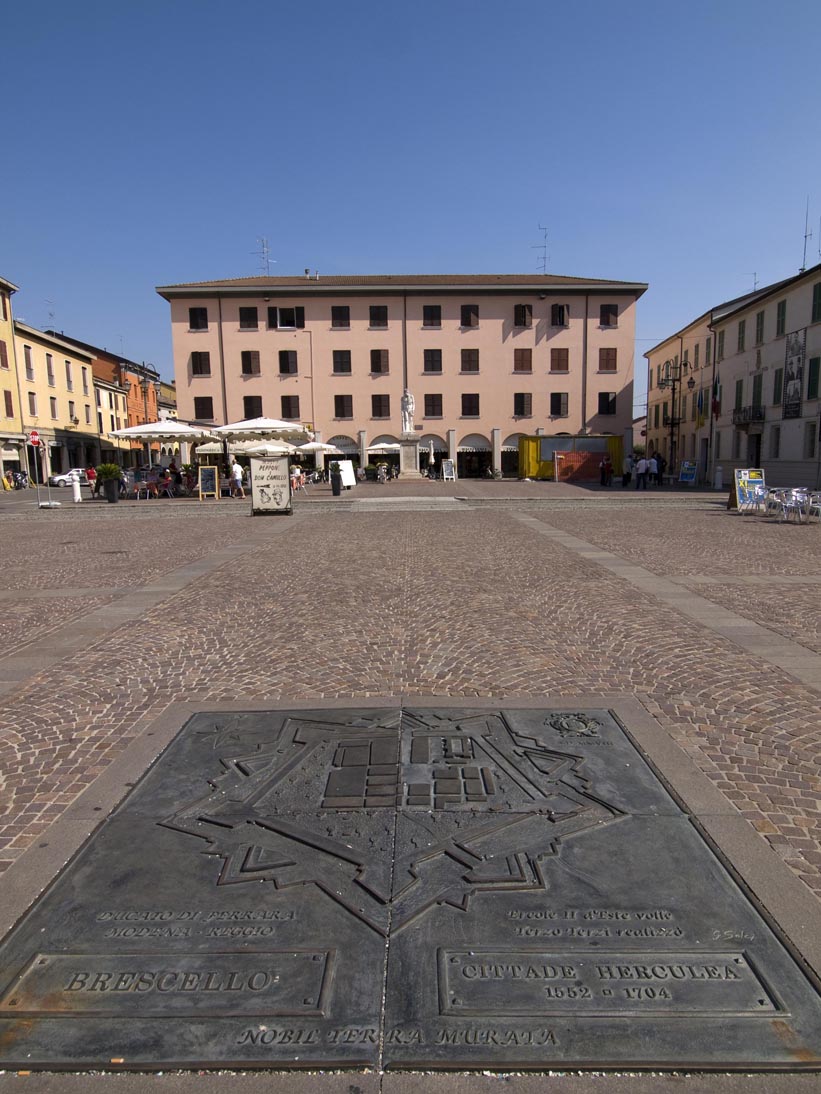 Brescello Piazza Matteotti © Mario Vianelli