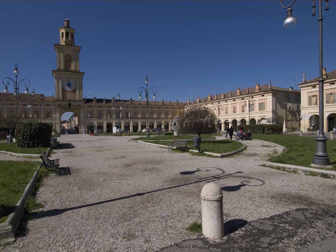 Gualtieri Panoramica di piazza Bentivoglio © Mario Vianelli
