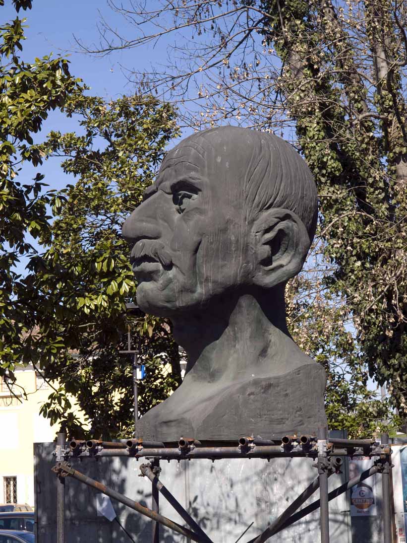 Gualtieri Statua bronzea dedicata ad Antonio Ligabue © Mario Vianelli