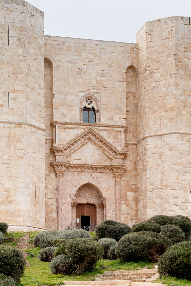 Andria Castel del Monte, facciata e portale © Natalino Russo