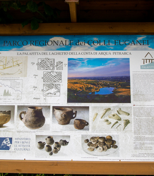 Lago della Costa - Arquà Petrarca © A. Rossi, Camaleo S.r.l. (Rm) Su concessione del Ministero della Cultura; riproduzione vietata