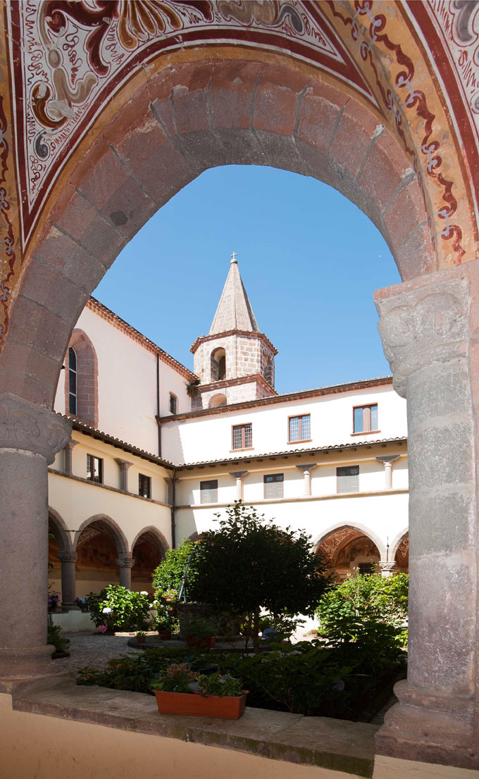 Roccamonfina SM Lattani Chiostro ©Fabrizio Ardito