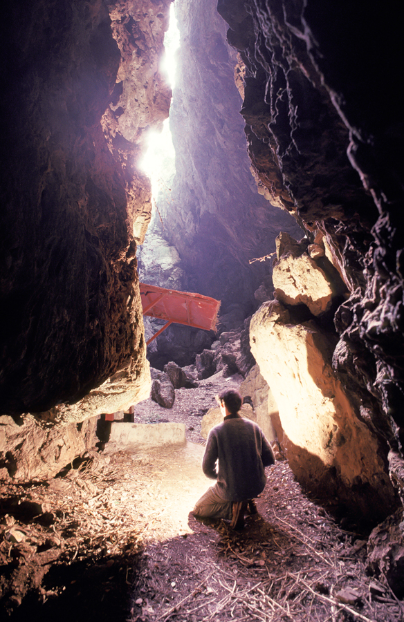 Lo spacco della Regina, frattura naturale nella rupe di Ansedonia ©Fabrizio Ardito