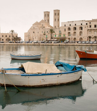 Molfetta Il Duomo visto dal porto © Natalino Russo
