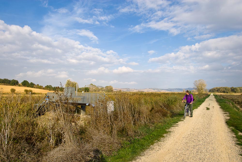 Val di Chiana La ciclabile tra argini e strade sterrate tra i laghi di Chiusi e Montepulciano ©Fabrizio Ardito
