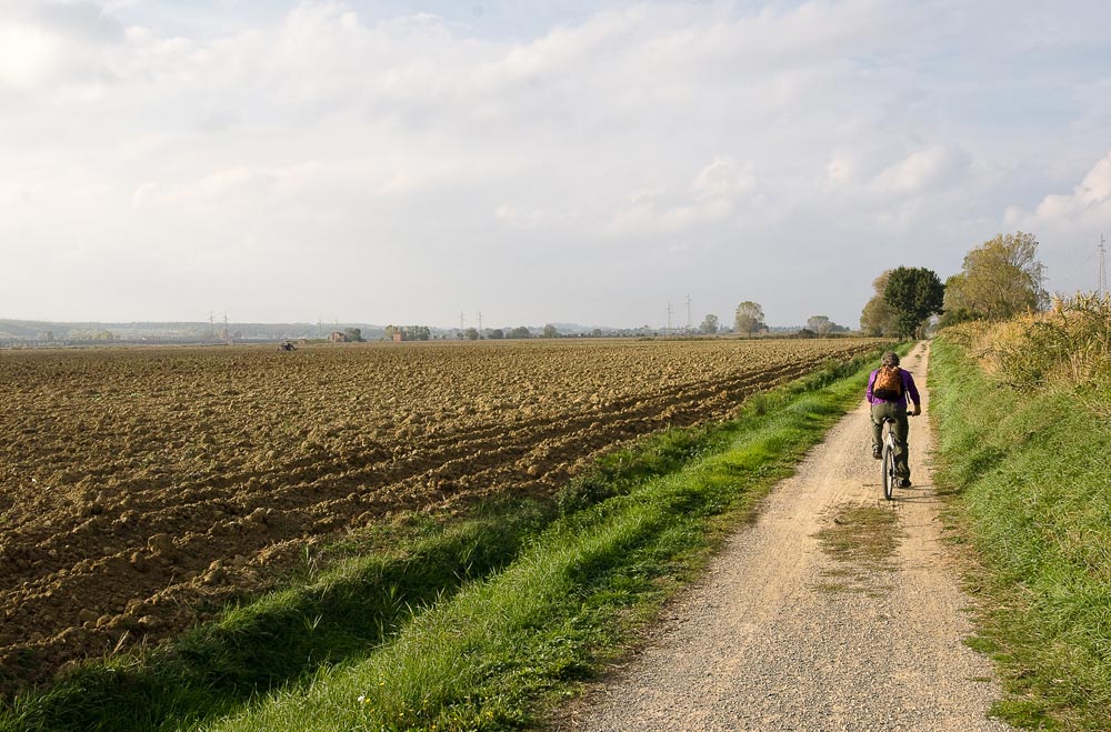 Val di Chiana La ciclabile tra argini e strade sterrate tra i laghi di Chiusi e Montepulciano ©Fabrizio Ardito