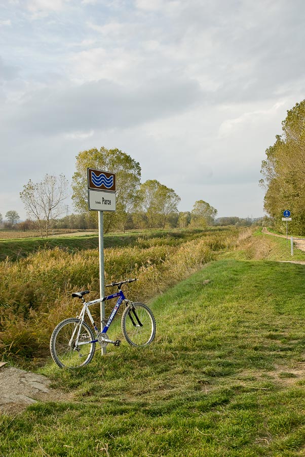 Val di Chiana La ciclabile tra argini e strade sterrate tra i laghi di Chiusi e Montepulciano ©Fabrizio Ardito