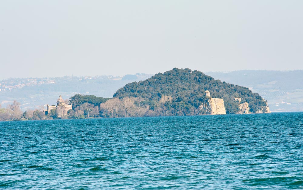 Panorama del lago di Bolsena con isola Bisentina ©Fabrizio Ardito