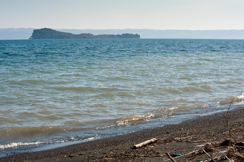 Panorama del lago di Bolsena con isola Bisentina ©Fabrizio Ardito