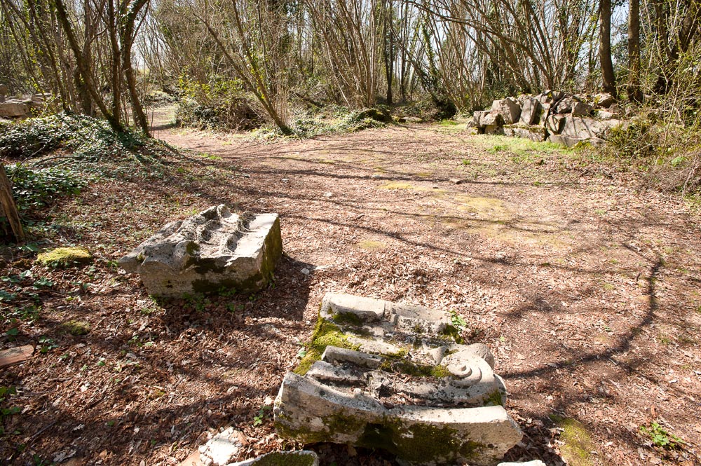 Rovine di Castro Piazza principale ©Fabrizio Ardito
