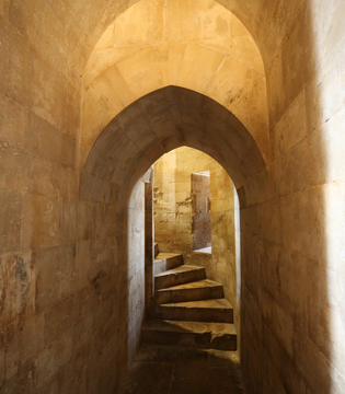 Castel del Monte, interno © A.Rossi, Camaleo S.r.l. (Rm) u2013 si ringrazia: MIC Direzione regionale Musei Puglia, Castel del Monte - Andria (BT)