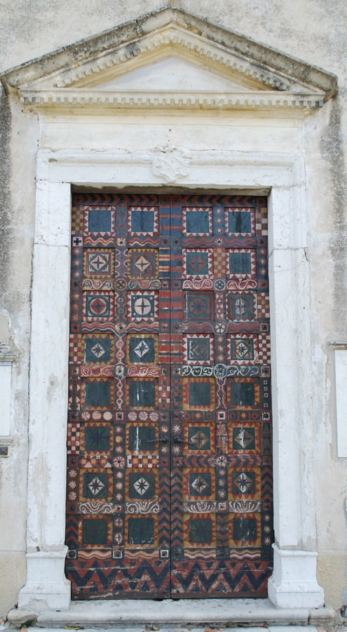 Sarmede Portale pieve di Rugolo - Štěpán Zavřel ©Fondazione Mostra Internazionale d'Illustrazione per l'Infanzia Štěpán Zavřel