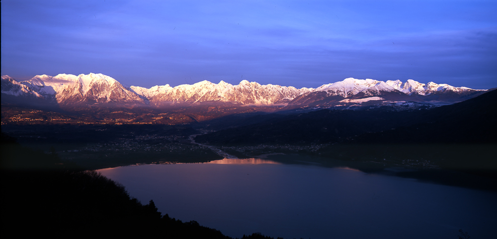 Lago di Santa Croce Panorama ©Consorzio Alpago Cansiglio