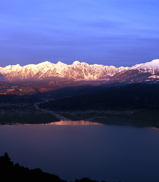 Lago di Santa Croce Panorama ©Consorzio Alpago Cansiglio