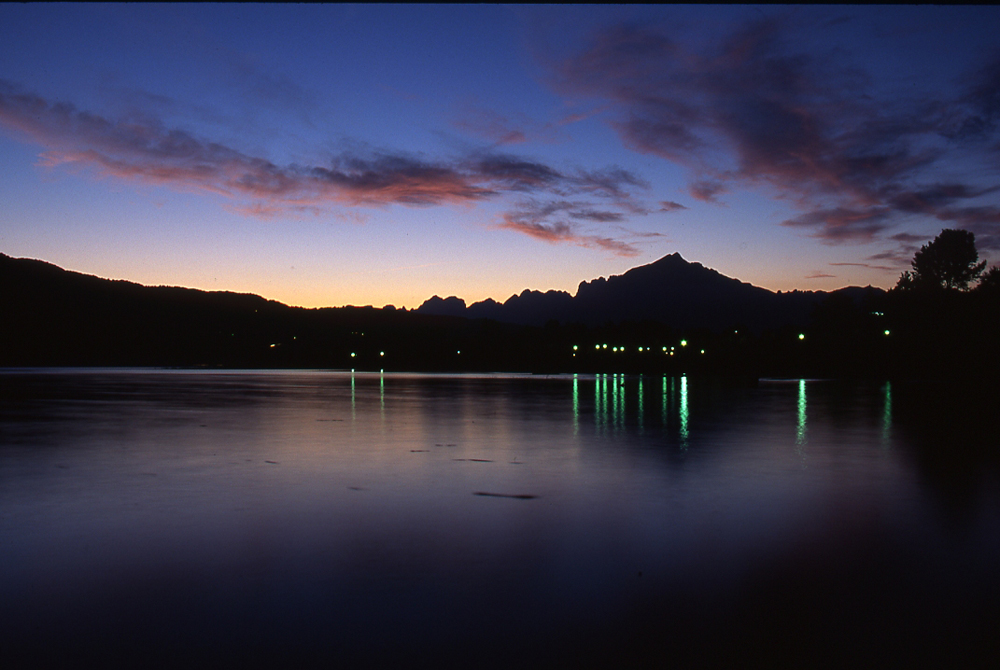 Lago di Santa Croce Panorama notturno ©Consorzio Alpago Cansiglio
