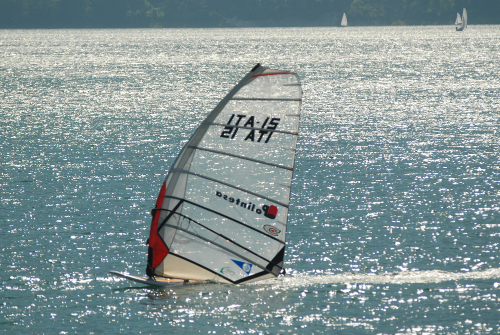 Lago di Santa Croce Windsurf sul lago ©Archivio Provincia di Belluno