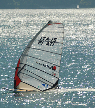 Lago di Santa Croce Windsurf sul lago ©Archivio Provincia di Belluno