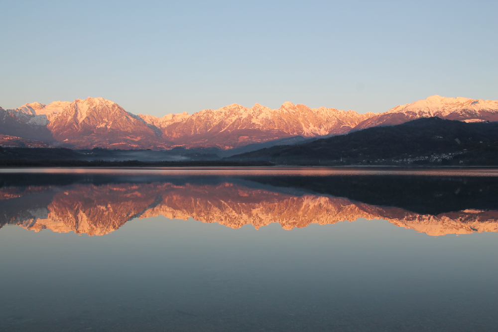 Lago di Santa Croce Panorama ©Consorzio Alpago Cansiglio