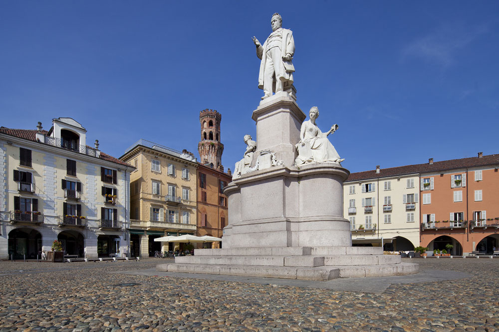 Vercelli Torre dell'Angelo da Piazza Cavour © Fiorenza Cicogna